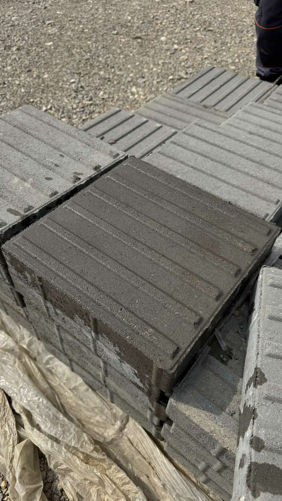 PLOCA VODILJA TAKTILNA Dimenzija 30x30 d=6 cm 3